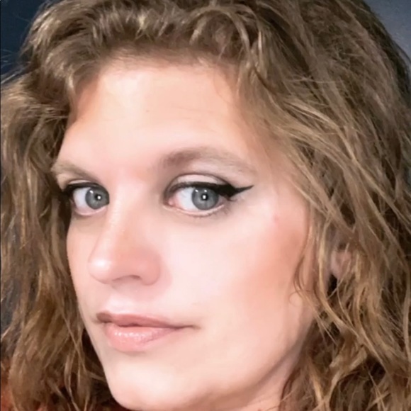 Meet your Posher, Erica - Picture 1 of 1